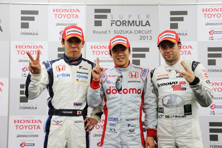 記者会見でのフォトセッション