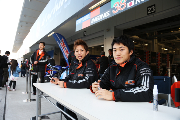 国本雄資と平手晃平（P.MU/CERUMO·INGING）