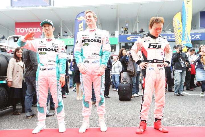 中嶋一貴、ジェームス・ロシター、安田裕信