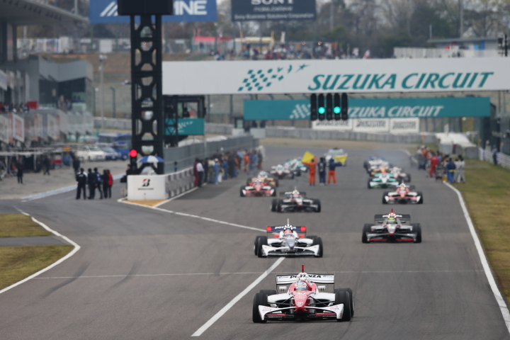 フォーメーションラップ開始