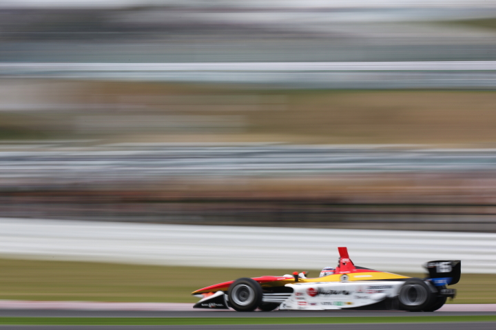 佐藤琢磨（TEAM 無限）