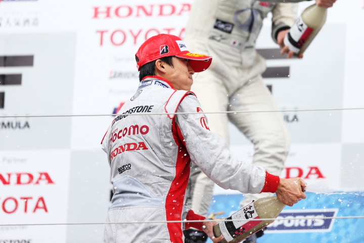 発泡日本酒ファイト！ 優勝の伊沢拓也（DOCOMO TEAM DANDELION RACING）