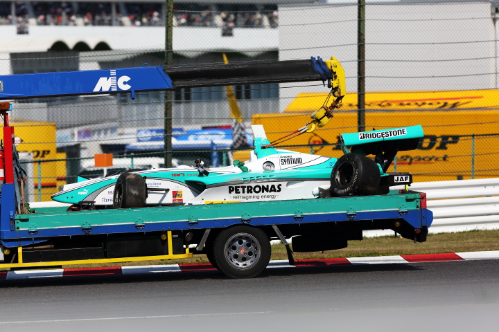 ノックアウト予選Q1でクラッシュしたジェームス・ロシター（トムス）