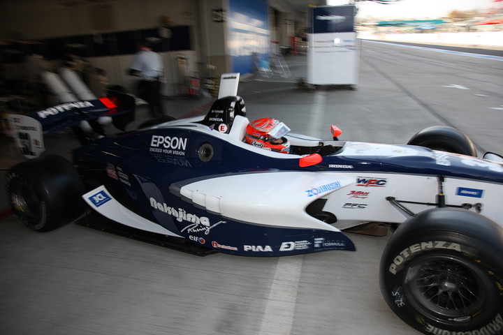 ノックアウト予選に出撃する小暮卓史（ナカジマ）