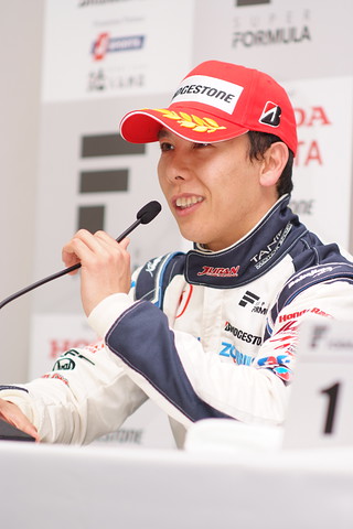 公式予選記者会見: 予選2位の小暮卓史（ナカジマ）