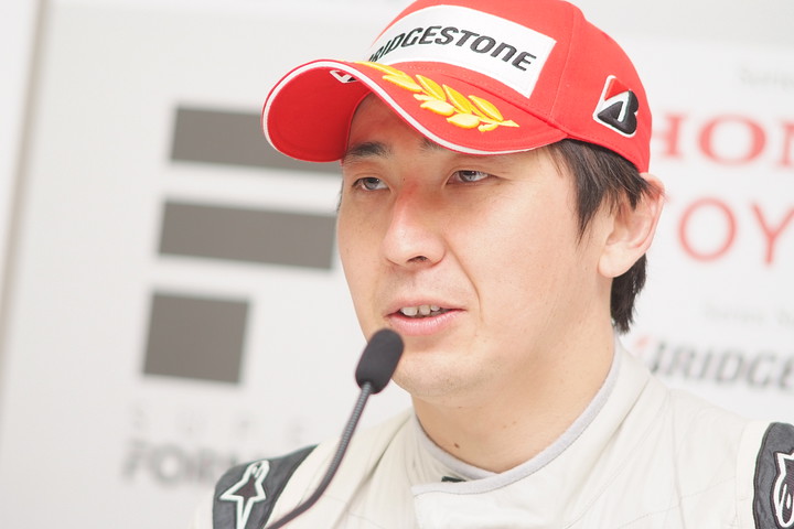 決勝記者会見: 2位の松田次生（インパル）