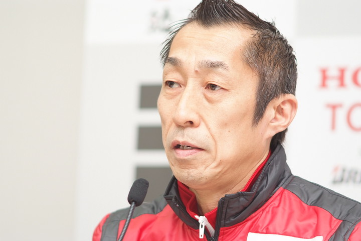 決勝記者会見: 優勝チーム監督の村岡潔氏（ダンディライアン）