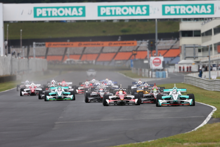 決勝レースがスタート