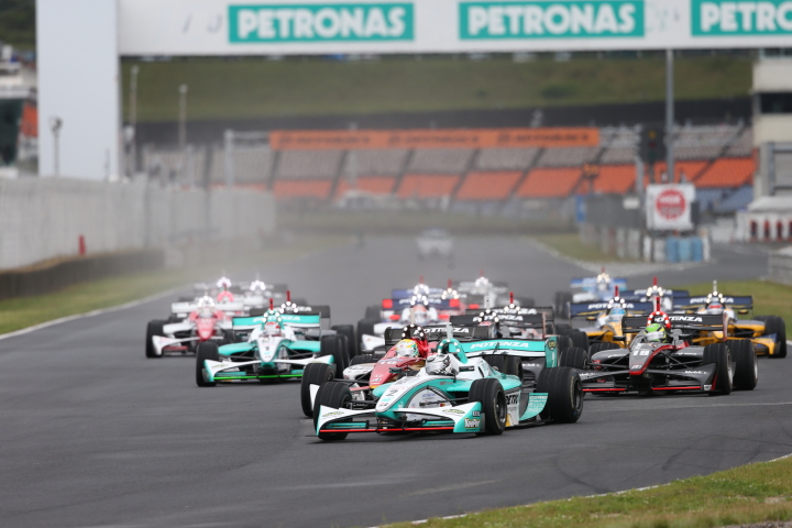 決勝レースがスタート