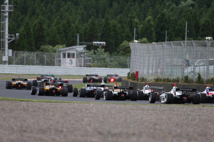 決勝レースがスタート