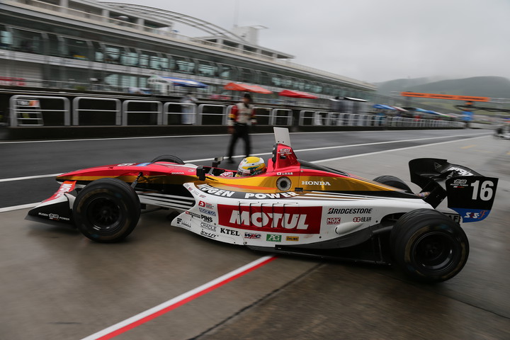 予選に出撃する山本尚貴（無限）