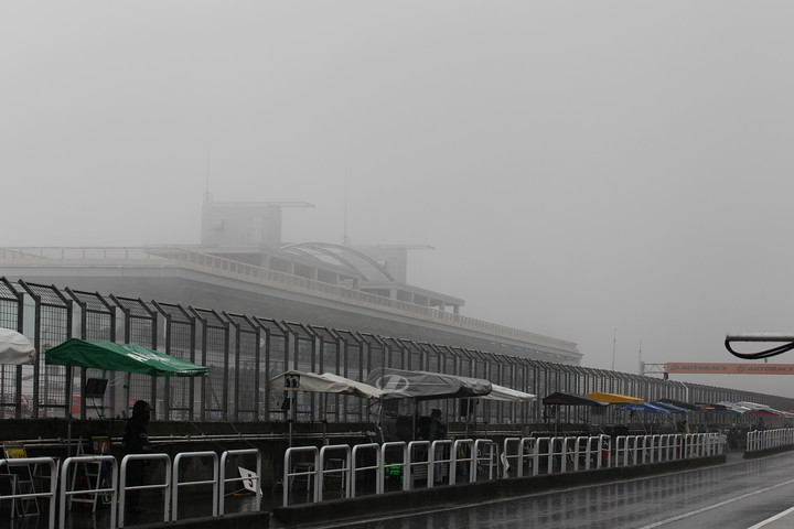 公式予選はQ1直後に降り始めた激しい雨のためキャンセルされた