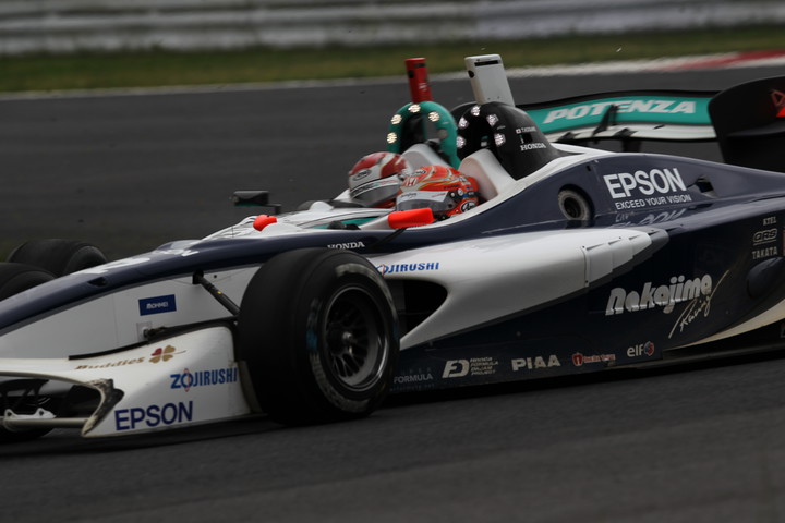 小暮卓史（ナカジマ）と中嶋一貴（トムス）が接触