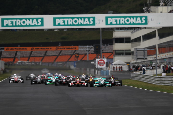 決勝レースがスタートした