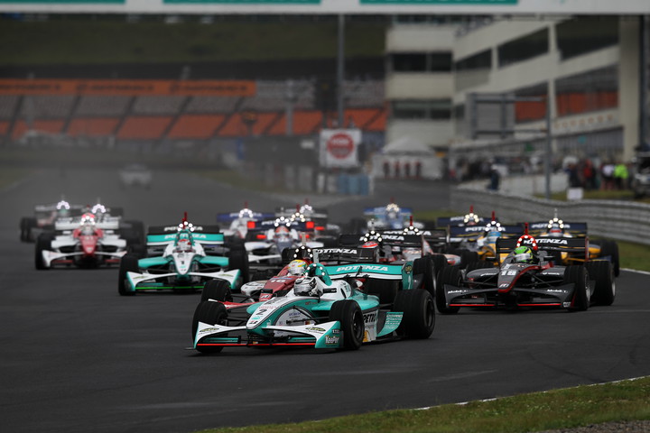 決勝レースがスタートした