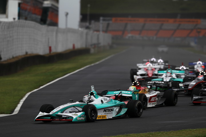 決勝レースがスタートした