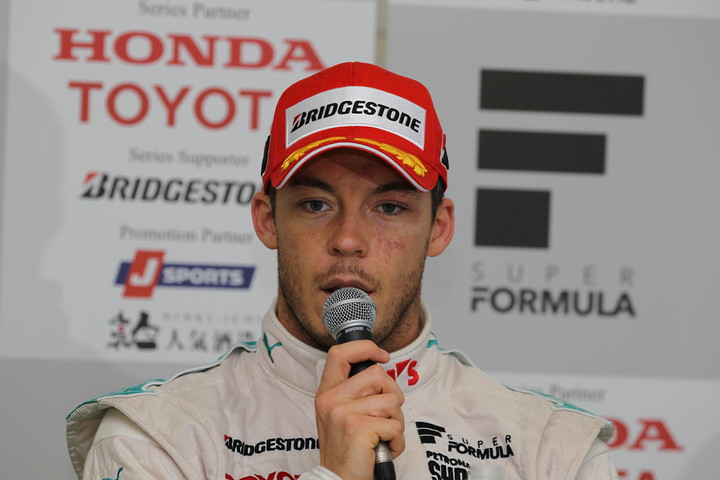 決勝記者会見: 優勝のアンドレ・ロッテラー（トムス）