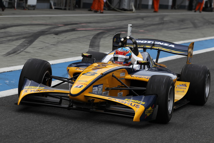 フリー走行2回目: 2位のロイック・デュバル（ルマン