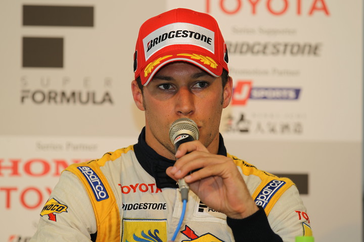 公式予選記者会見: ポールポジションのロイック・デュバル（ルマン）