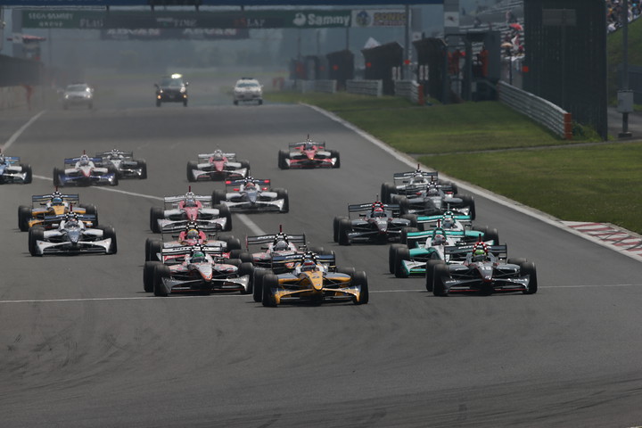 55周の決勝レースがスタートした