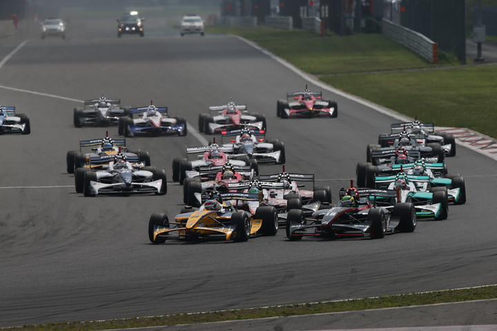 55周の決勝レースがスタートした