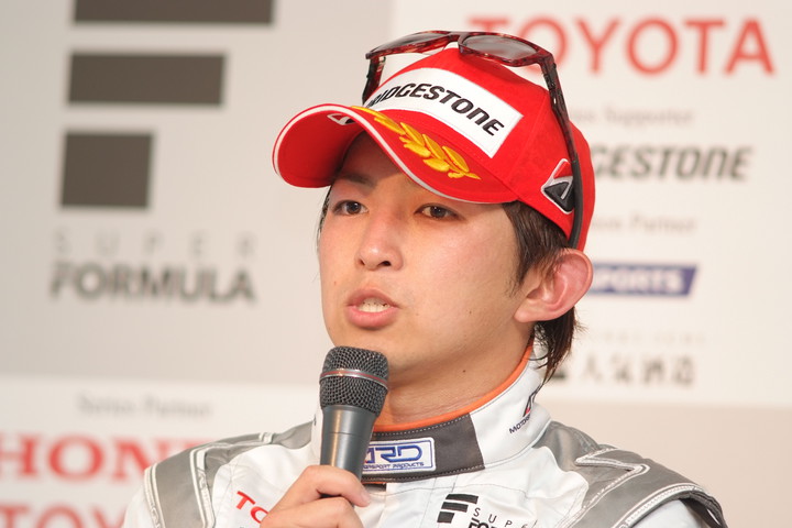 決勝記者会見: 決勝2位の平手晃平（セルモ・インギング）