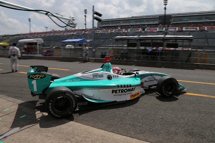 予選に出撃する中嶋一貴（トムス）