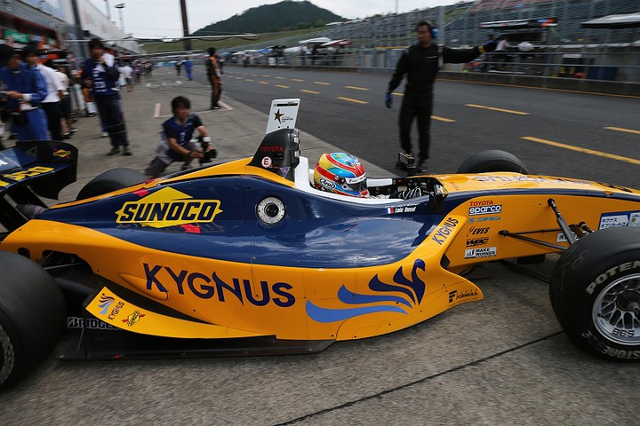 予選に出撃するロイック・デュバル（キグナス・スノコ）