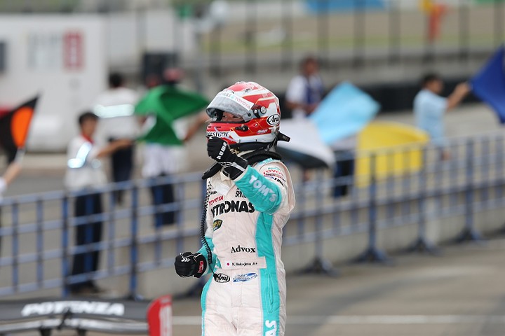 優勝した中嶋一貴（トムス）