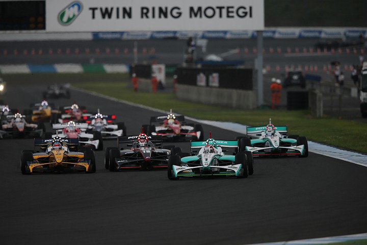 52周の決勝レースがスタートした