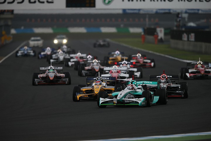 52周の決勝レースがスタートした