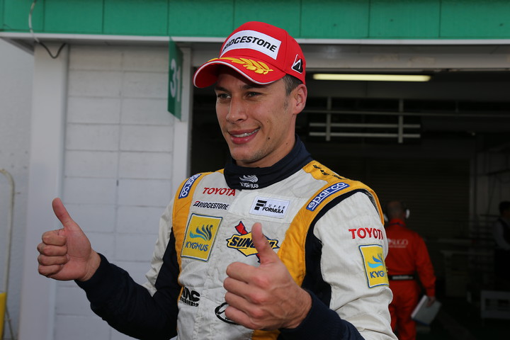 公式予選: ポールポジションのロイック・デュバル（キグナス・スノコ）