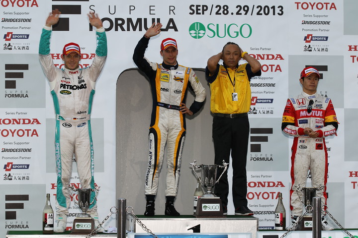 暫定表彰式: トップ3のドライバーたち