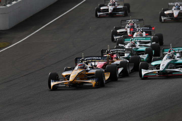 68周の決勝レースがスタートした