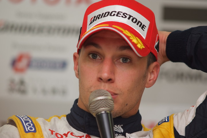 決勝記者会見: 優勝したロイック・デュバル（ルマン）