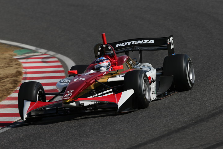 優勝は佐藤琢磨（無限）