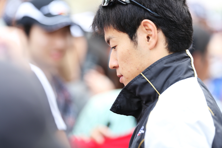 ピットウォーク: 山本尚貴（TEAM 無限）