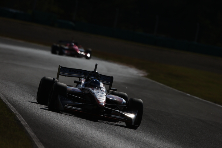 ノックアウト予選Q2: 国本雄資（P.MU/CERUMO·INGING）