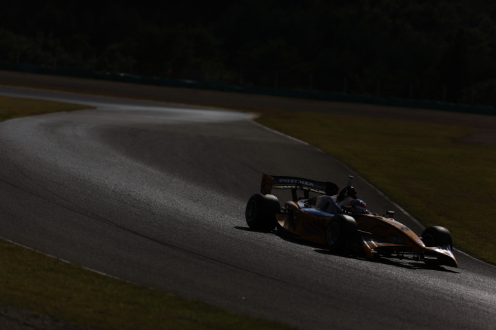 ノックアウト予選Q3: ロイック・デュバル（KYGNUS SUNOCO Team LeMans） 10	塚越広大（HP REAL RACING）