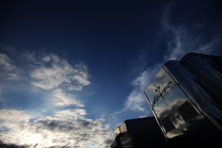 コンドーレーシングのトランスポーター