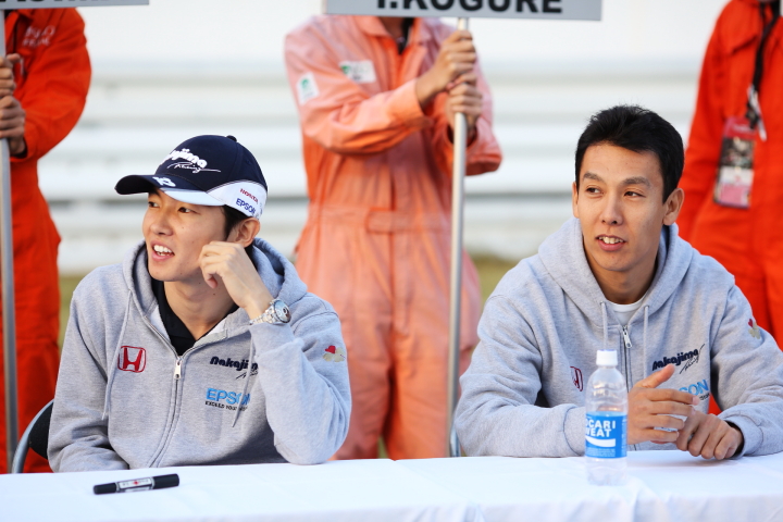 キッズウォーク: 中嶋大祐と小暮卓史（NAKAJIMA RACING）