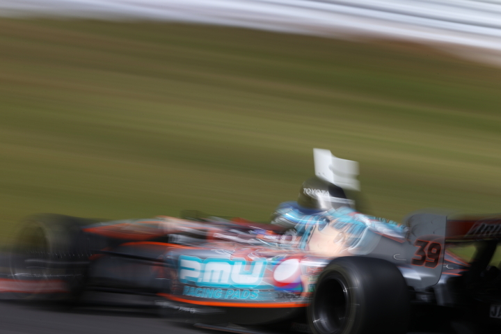 フリー走行: 	国本雄資（P.MU/CERUMO·INGING）