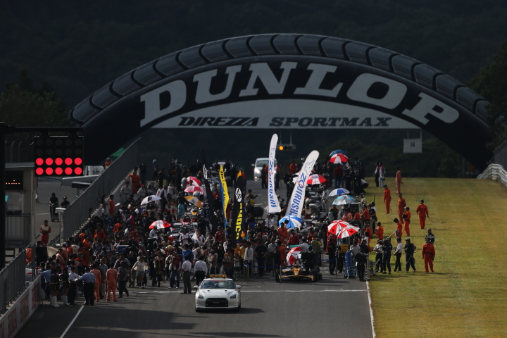 決勝レース: まもなくフォーメーションラップ開始