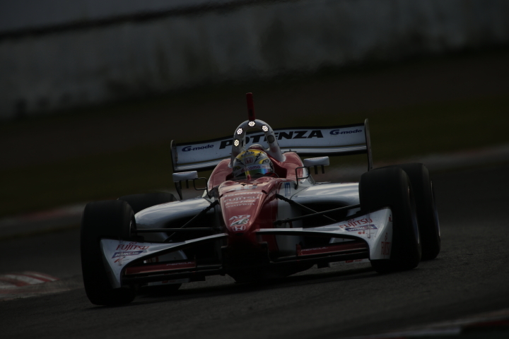 決勝レース: 伊沢拓也（DOCOMO TEAM DANDELION RACING）