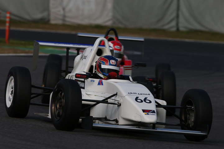 Bグループでポールポジションを獲得した橋本陸（スキルスピード）