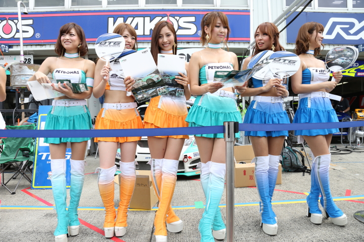 ピットウォーク: レースクイーン