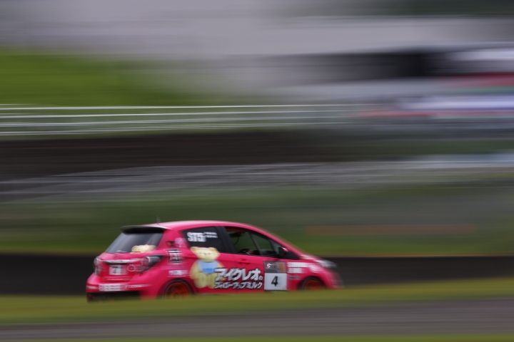 Aドライバー予選: 伊藤俊哉（アイクレオ&サムライジーンズ&ビーラインTSK Vitz）