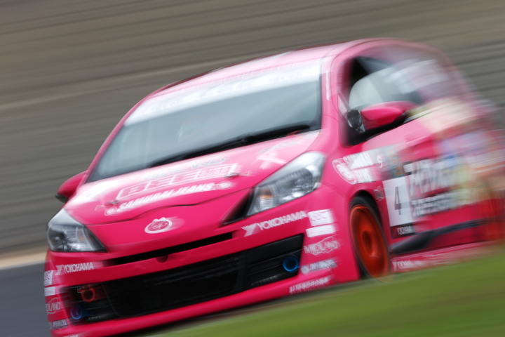 Bドライバー予選: 河野利尚（アイクレオ&サムライジーンズ&ビーラインTSK Vitz）