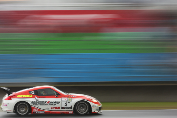 決勝レース: 岡部自動車メーカーズZ34（今村大輔／安宅徳光／白井剛組）