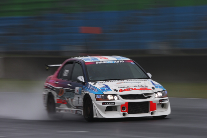 決勝レース: 新菱オート☆J-ROCKエボIX（神子島みか／藤井芳樹／遠藤浩二組）